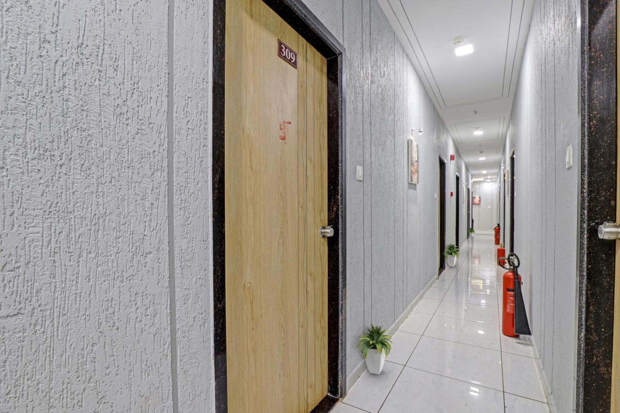 Hotel O Royal Orbit Surat Dış mekan fotoğraf